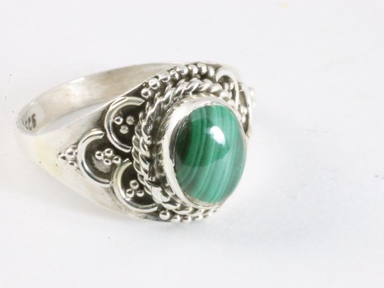 Bewerkte zilveren ring met malachiet afbeelding 1