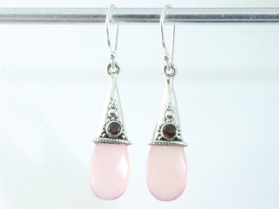 Traditionele bewerkte zilveren oorbellen met rozenkwarts en granaat afbeelding 4