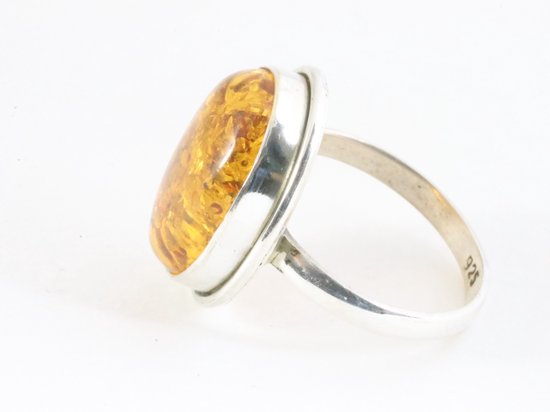 Ovale zilveren ring met amber afbeelding 2