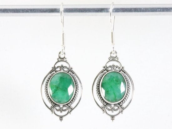 Bewerkte zilveren oorbellen met smaragd afbeelding 3