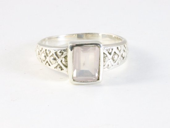 Bewerkte zilveren ring met rozenkwarts afbeelding 4