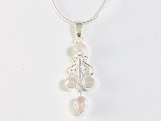 Langwerpige zilveren hanger met rozenkwarts aan ketting afbeelding 4