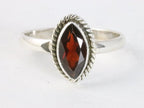 Fijne bewerkte zilveren ring met granaat afbeelding 4