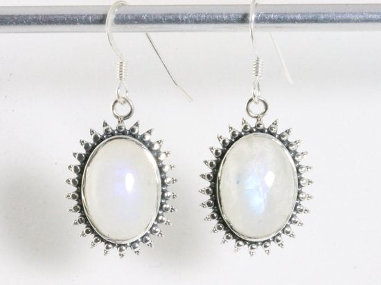 Bewerkte zilveren oorbellen met regenboog maansteen afbeelding 4