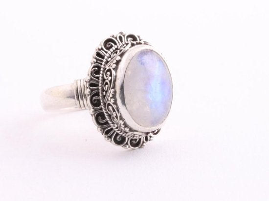 Zware bewerkte zilveren ring met regenboog maansteen afbeelding 1