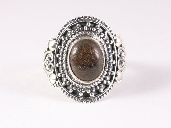 Bewerkte zilveren ring met Hondurese zwarte opaal afbeelding 4