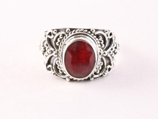 Bewerkte zilveren ring met robijn afbeelding 4