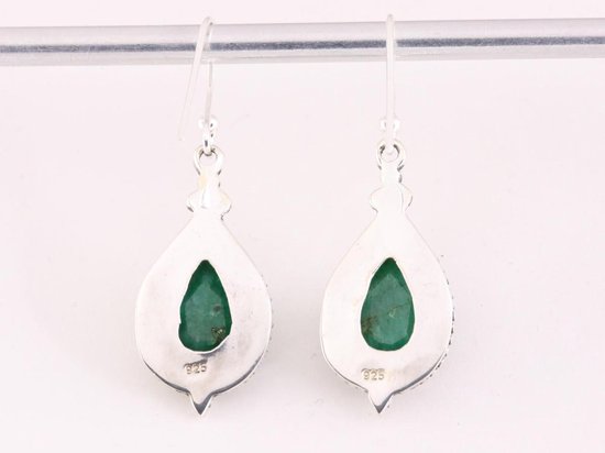 Bewerkte zilveren oorbellen met smaragd afbeelding 3