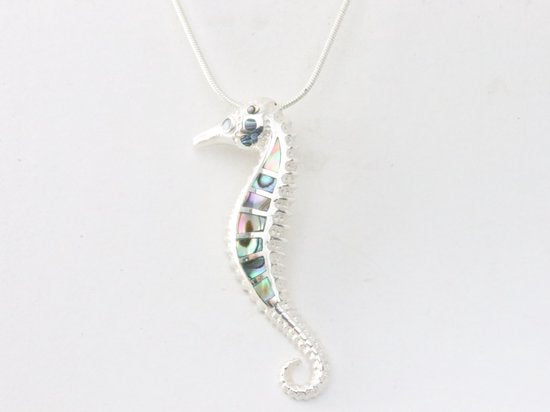 Zilveren zeepaardje met abalone schelp aan ketting afbeelding 4