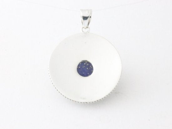 Ronde bewerkte zilveren hanger met lapis lazuli afbeelding 3