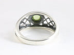 Opengewerkte hoogglans zilveren ring met peridoot afbeelding 3