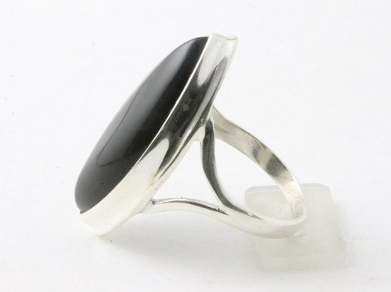 Langwerpige hoogglans zilveren ring met onyx afbeelding 2