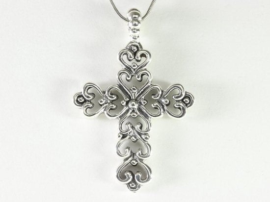 Grote opengewerkte zilveren kruishanger aan ketting afbeelding 4