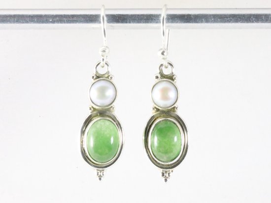 Fijne zilveren oorbellen met jade en parel afbeelding 3