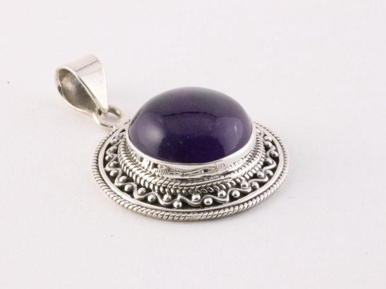 Ronde bewerkte zilveren hanger met amethist afbeelding 2