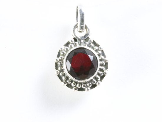 Fijne bewerkte ronde zilveren hanger met granaat afbeelding 4