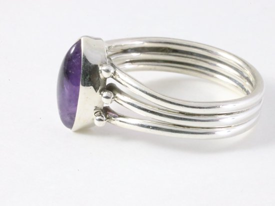 Opengewerkte zilveren ring met amethist afbeelding 2