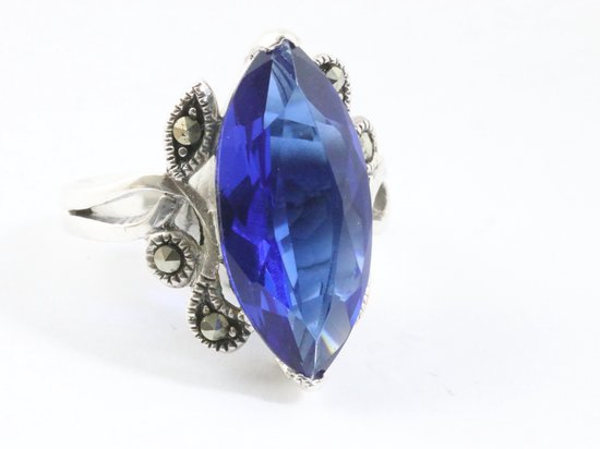 Zware zilveren ring met blauwe saffier en marcasiet afbeelding 1