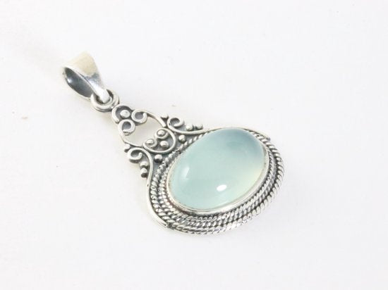 Bewerkte zilveren hanger met aqua chalcedoon afbeelding 2