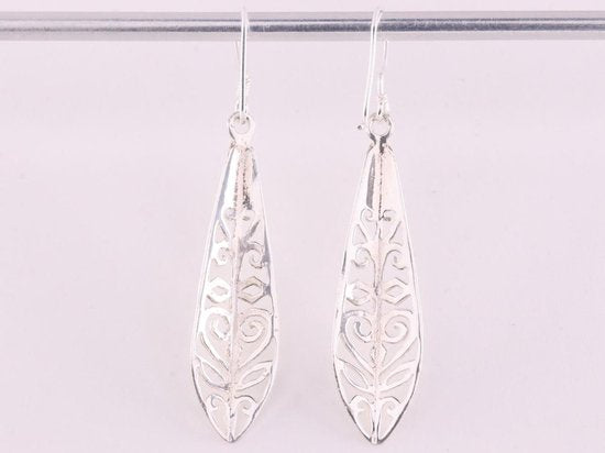 Lange opengewerkte zilveren oorbellen afbeelding 3
