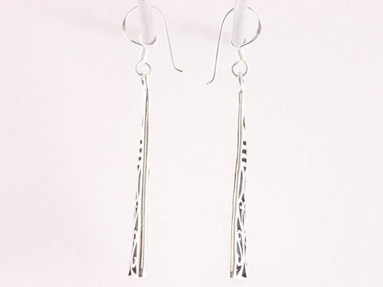 Lange opengewerkte zilveren oorbellen afbeelding 2