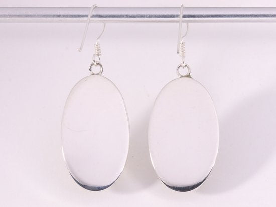 Grote ovale zilveren oorbellen met goudkleurige schelp afbeelding 3