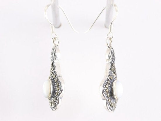 Zilveren oorbellen met parelmoer en marcasiet afbeelding 2