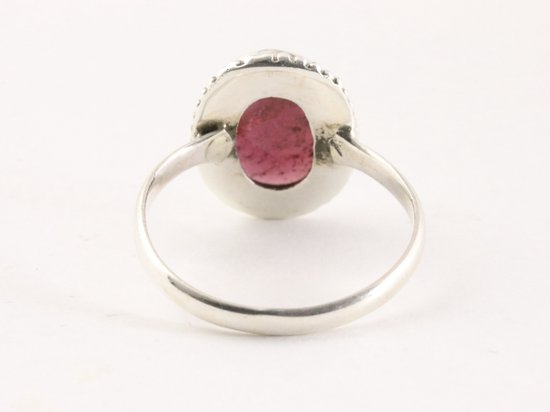 Bewerkte ovale zilveren ring met granaat afbeelding 3