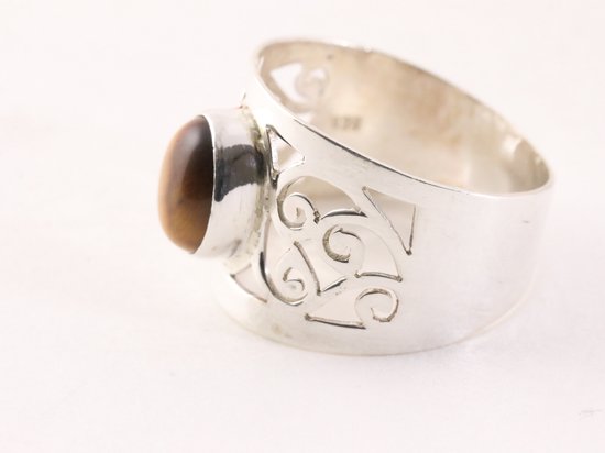 Opengewerkte zilveren ring met tijgeroog afbeelding 2