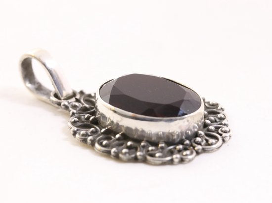 Bewerkte zilveren hanger met granaat afbeelding 2
