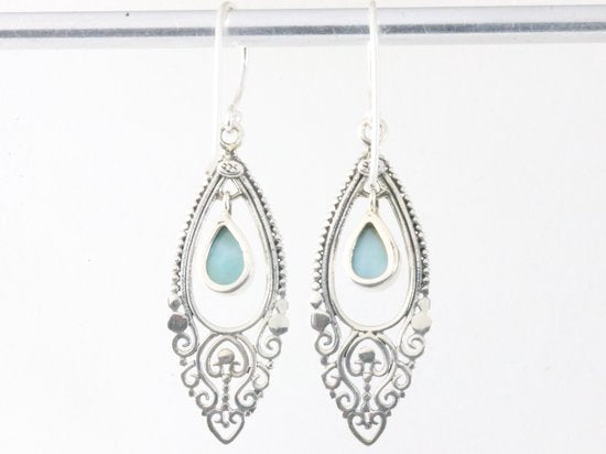 Lange opengewerkte zilveren oorbellen met larimar afbeelding 3