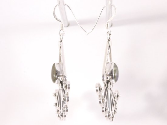 Grote opengewerkte zilveren oorbellen met labradoriet afbeelding 2