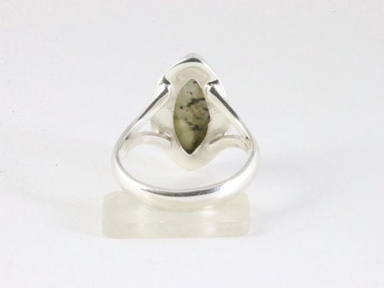 Hoogglans zilveren ring met labradoriet afbeelding 3