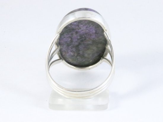 Grote ovale zilveren ring met paarse purpuriet afbeelding 3