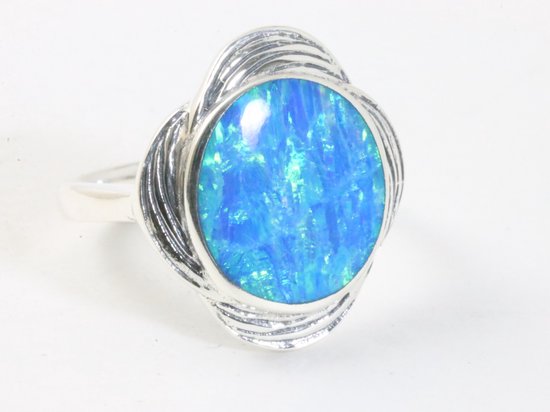 Bewerkte zilveren ring met Australische opaal afbeelding 1