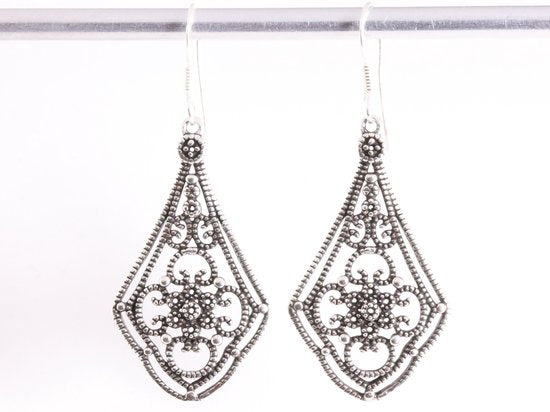 Lange opengewerkte zilveren filigrein oorbellen afbeelding 4