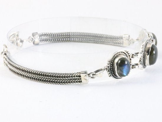 Bewerkte zilveren armband met labradoriet afbeelding 2