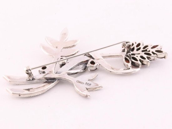 Grote zilveren broche met granaat en marcasiet afbeelding 2