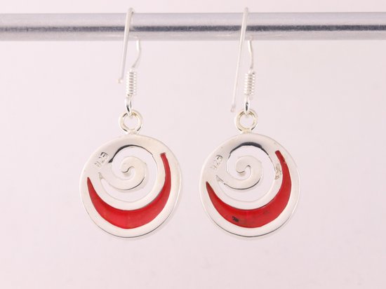 Fijne ronde zilveren oorbellen met rode koraal steen afbeelding 3