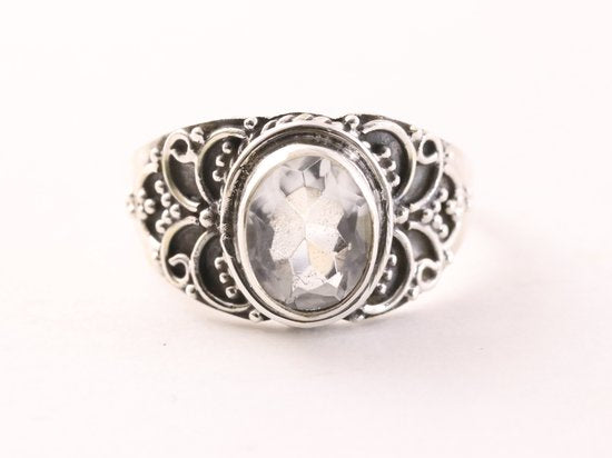 Bewerkte zilveren ring met bergkristal afbeelding 4