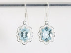 Fijne opengewerkte zilveren oorbellen met blauwe topaas afbeelding 4