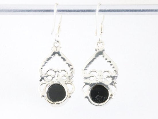 Opengewerkte zilveren oorbellen met onyx afbeelding 2