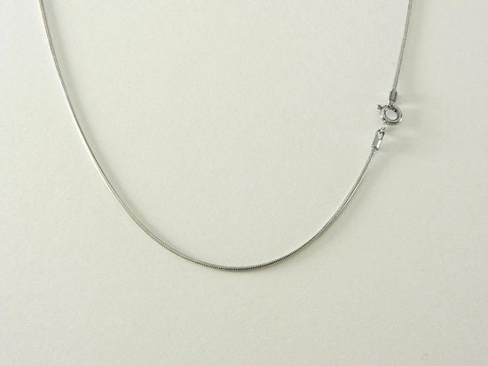 Opengewerkte zilveren hanger met groene onyx aan ketting afbeelding 5