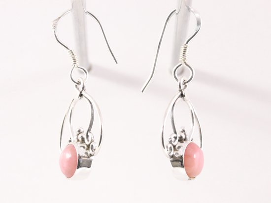 Opengewerkte zilveren oorbellen met roze opaal afbeelding 2