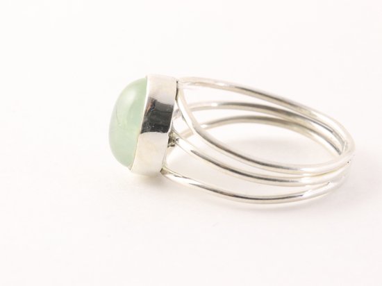 Opengewerkte zilveren ring met prehniet afbeelding 2