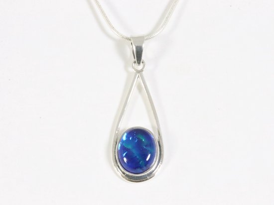 Opengewerkte zilveren hanger met blauwe opaal aan ketting afbeelding 4