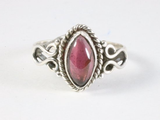 Fijne bewerkte zilveren ring met granaat afbeelding 4