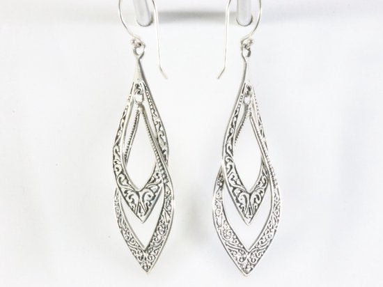 Traditionele opengewerkte lange zilveren oorbellen afbeelding 2