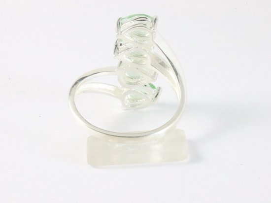 Langwerpige hoogglans zilveren ring met groene amethist stenen afbeelding 3