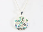 Ronde opengewerkte zilveren hanger met abalone schelp aan ketting afbeelding 4